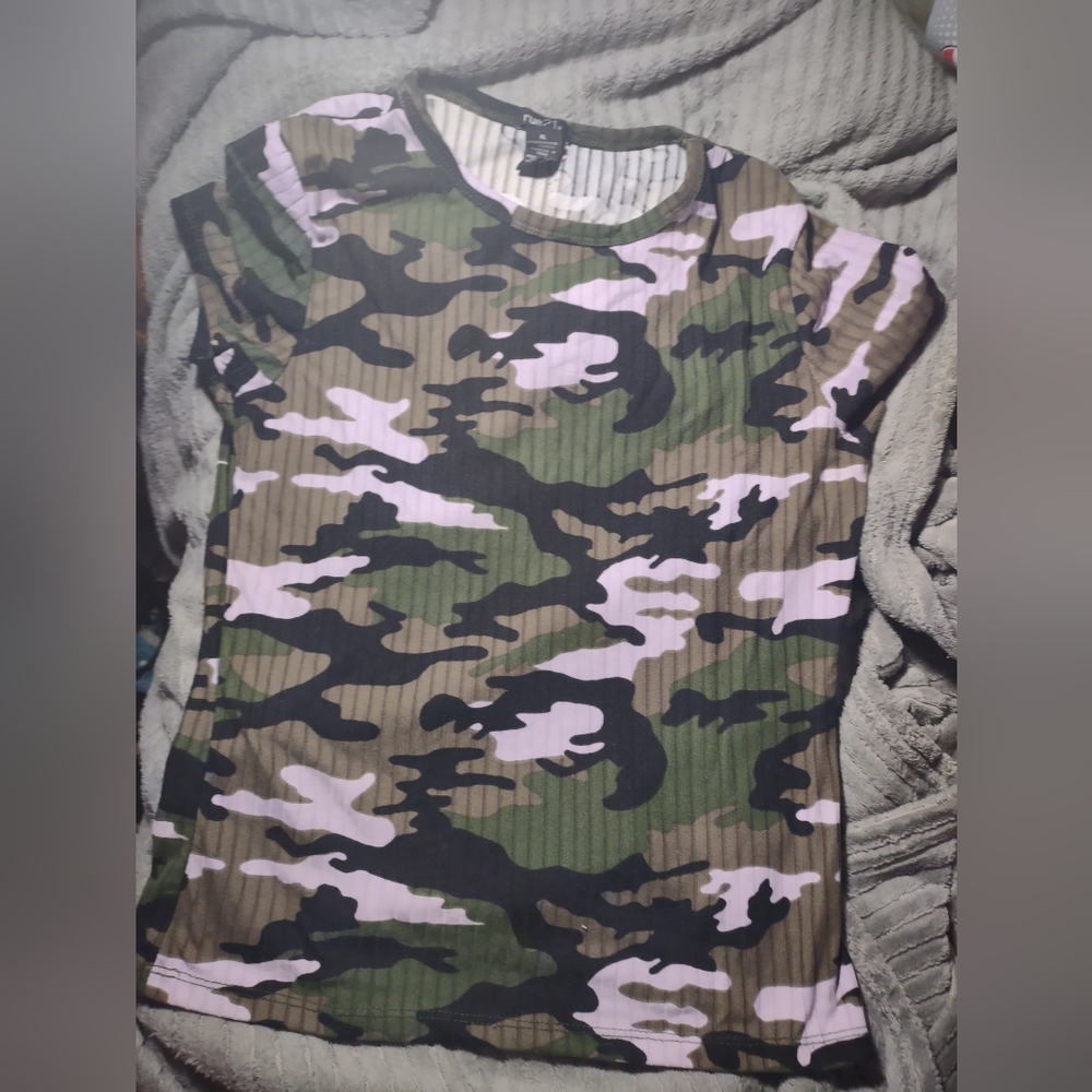 XL Rue 21 camo shirt